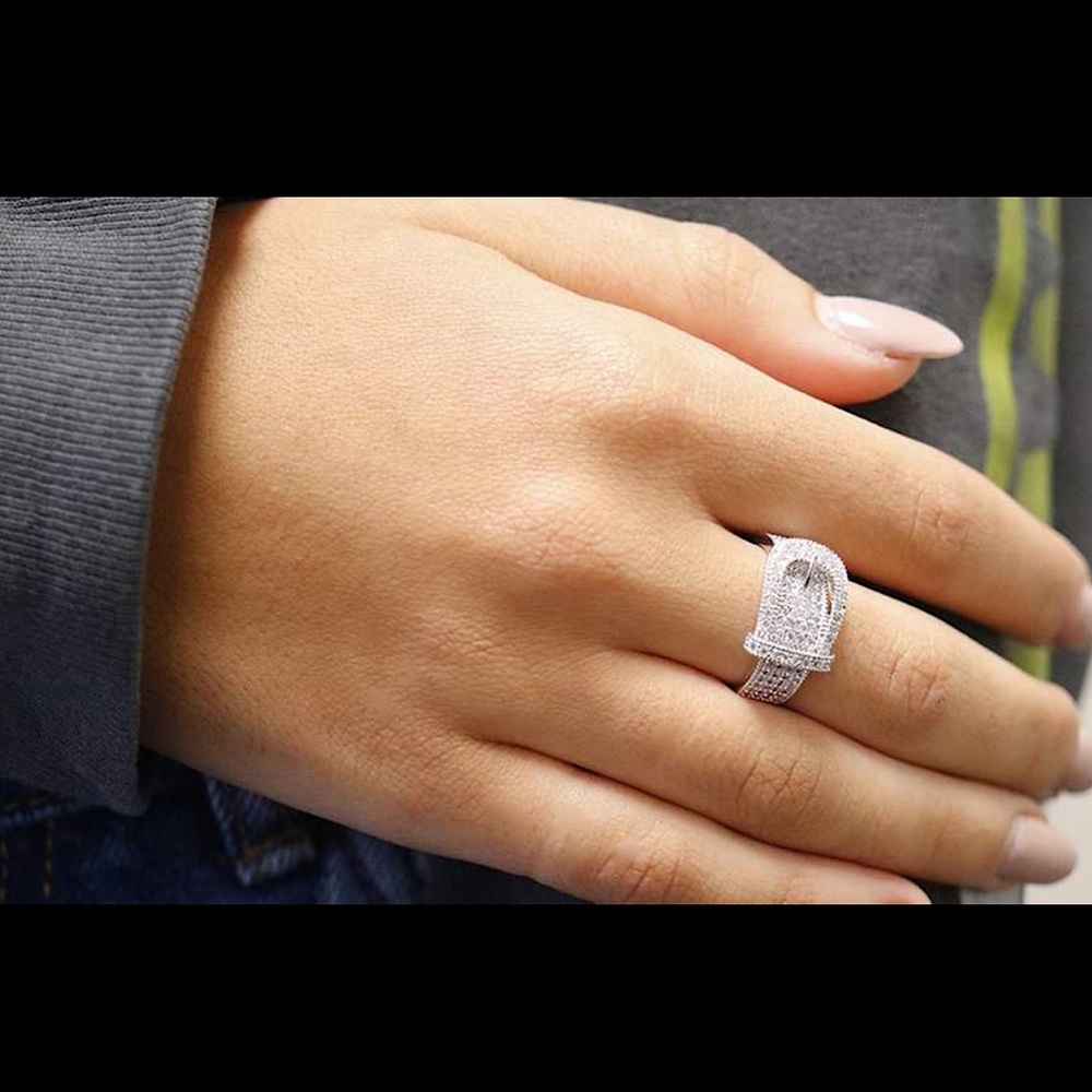 PriceDrop! 18K White Gold plated ring PERFECT CONDITION